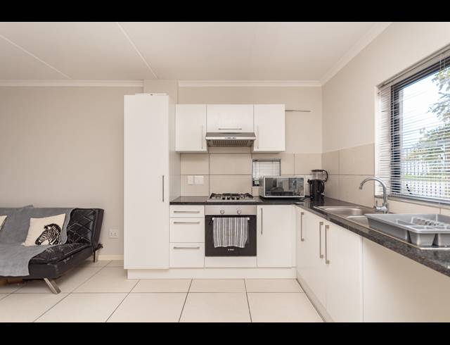 2 BEDROOM APARTMENT FOR SALE IN BURGUNDY ESTATE